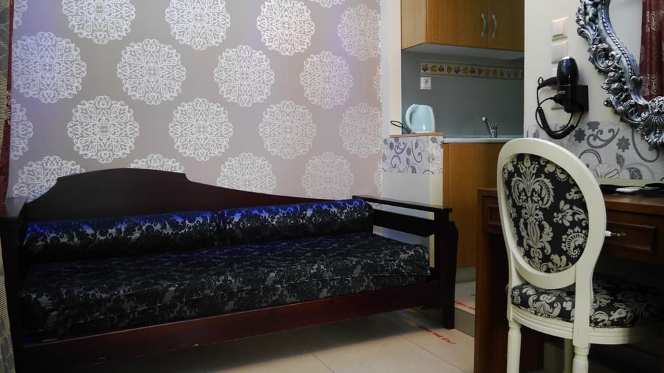 Standard Room, Sea View | Living area | Flat-screen TV