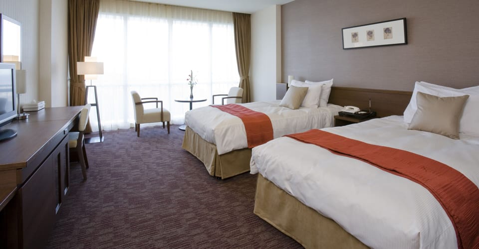 Standard Twin Room, Non Smoking | In-room safe, desk, bed sheets