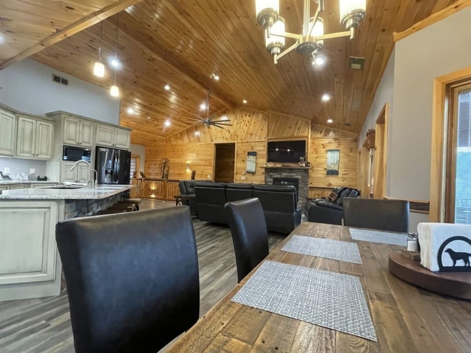 House, 4 Bedrooms | Private kitchen | Fridge, microwave, oven, dishwasher