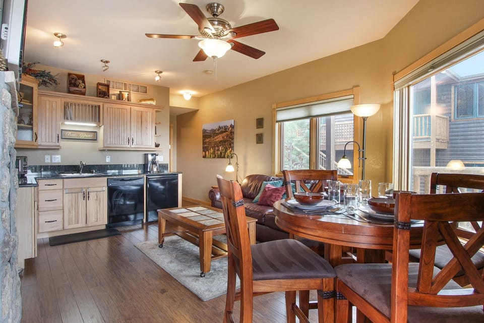 Condo, 1 Bedroom | Dining