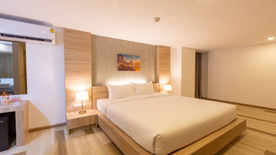 Luxury Premier Room | Blackout drapes, free WiFi, bed sheets