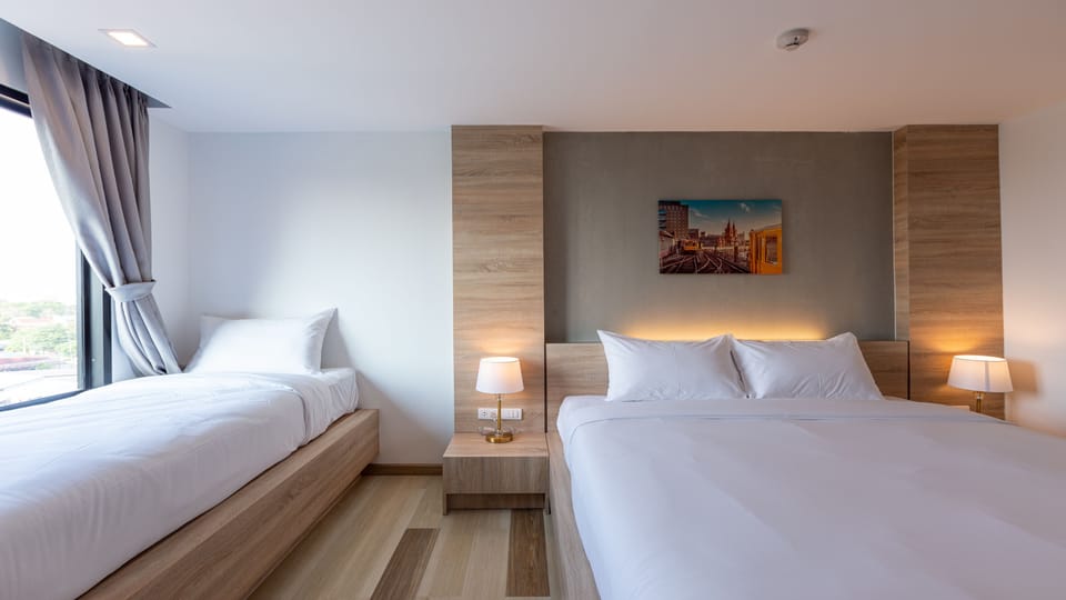 Deluxe Triple Room | Blackout drapes, free WiFi, bed sheets