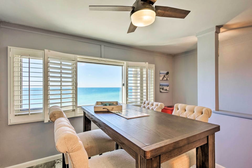 Dining Area | Dishware/Flatware Available