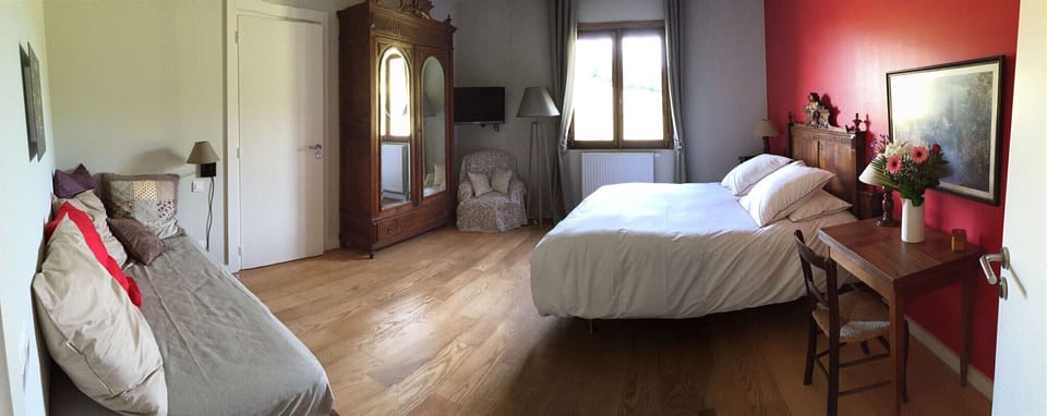 Triple Room (Papy) | Individually decorated, individually furnished, free cribs/infant beds