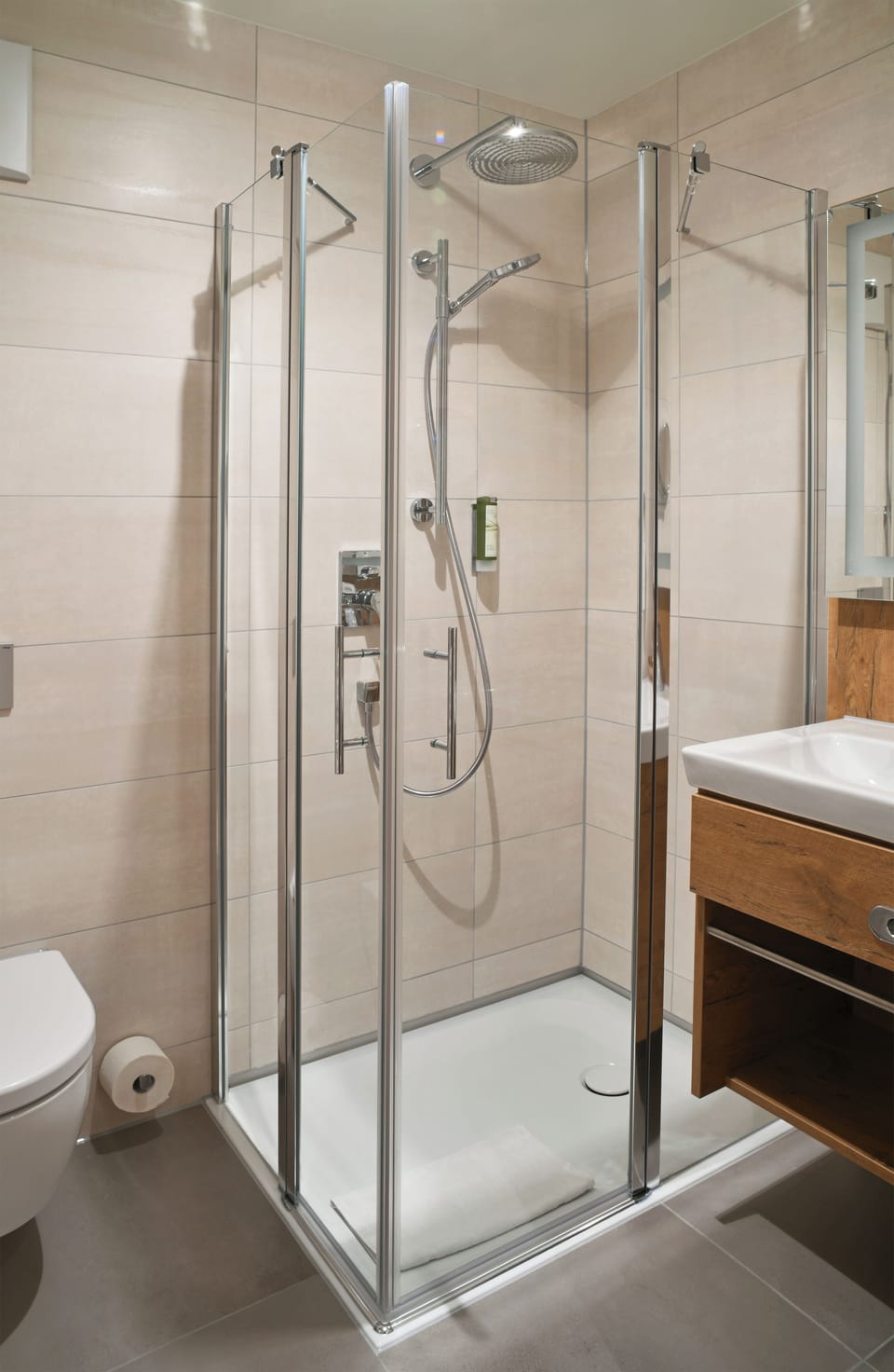 Double Room (Neubau) | Bathroom | Shower, free toiletries, hair dryer, towels