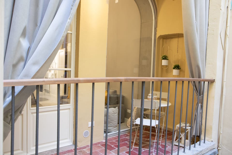 Deluxe Apartment | Balcony