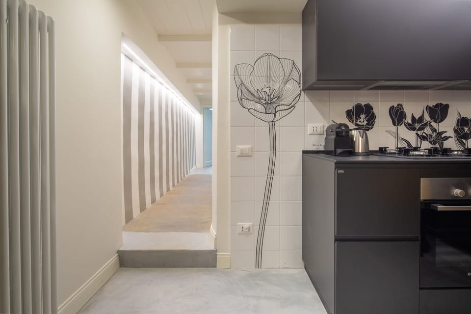 Deluxe Apartment | Private kitchen | Full-size fridge, microwave, oven, stovetop
