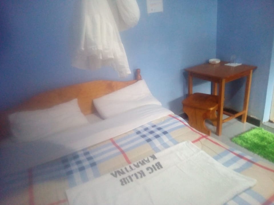 Single Room | Desk, iron/ironing board, free WiFi, bed sheets