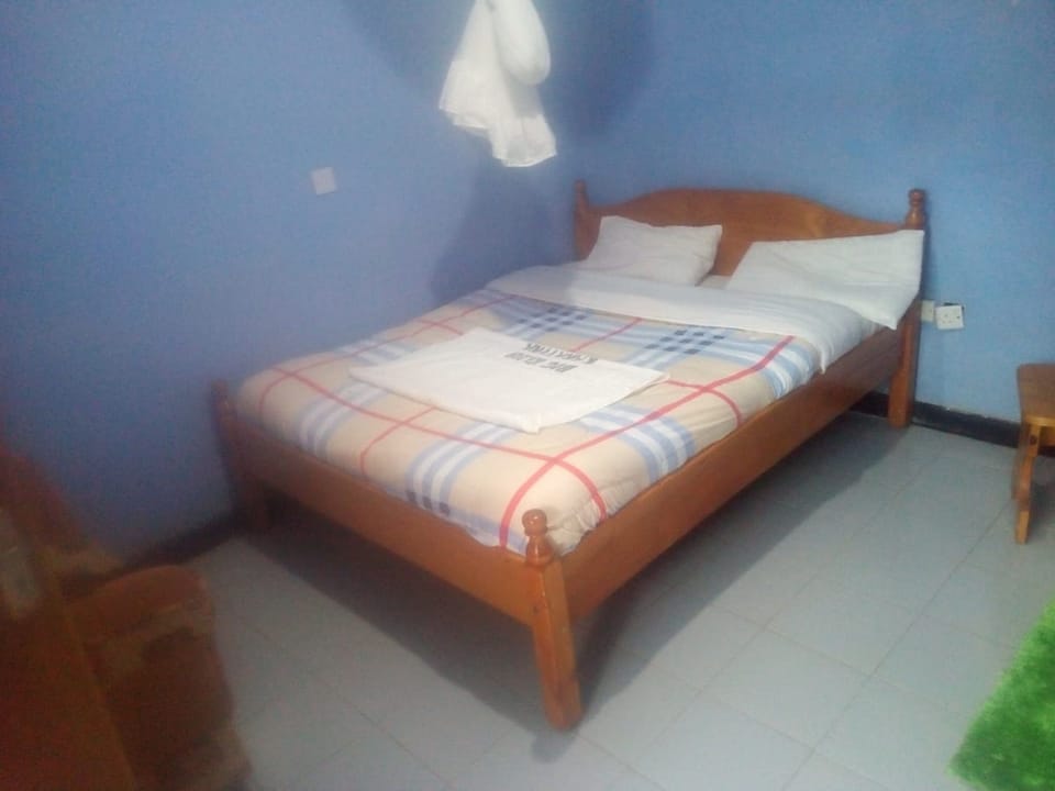 Single Room | Desk, iron/ironing board, free WiFi, bed sheets