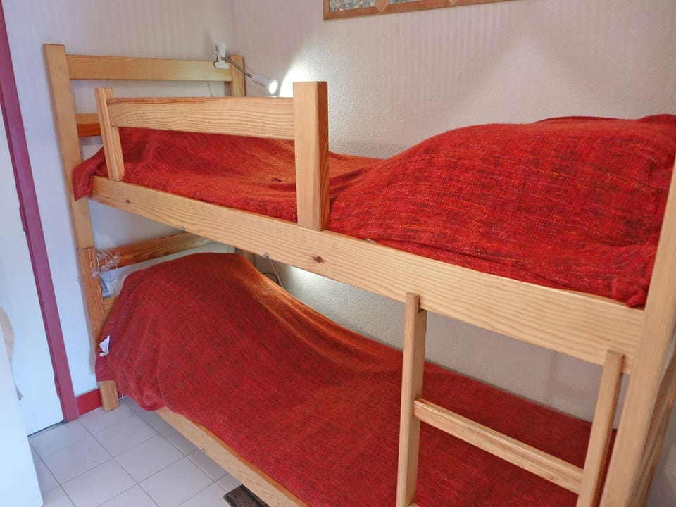 Furniture, Bed, Bed Frame, Room, Bunk Bed, Property, Bedroom, Hostel, Hardwood