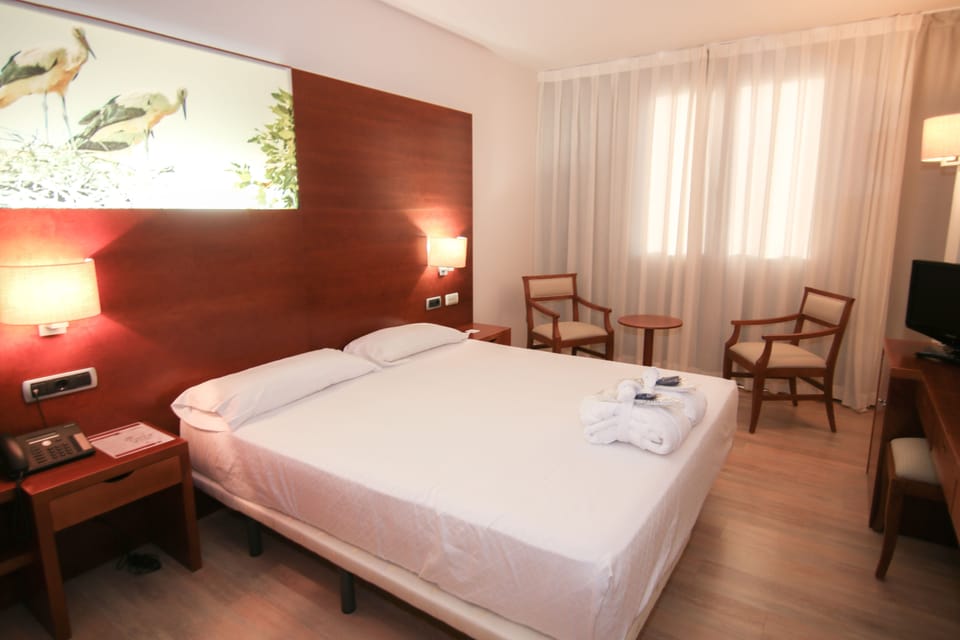 1 bedroom, in-room safe, desk, soundproofing