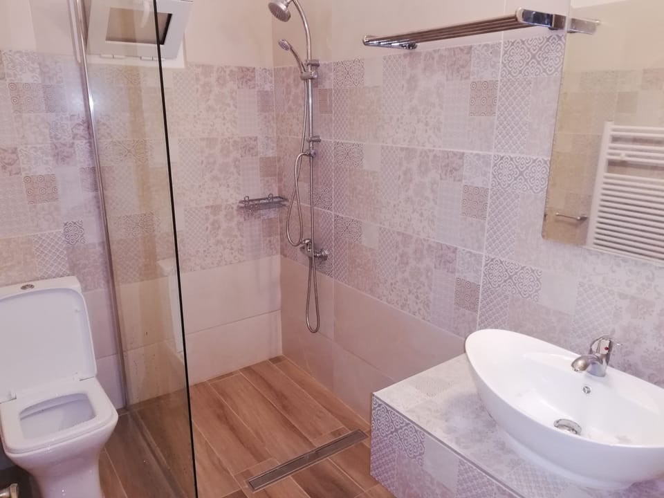 Apartment, 2 Bedrooms | Bathroom | Shower, rainfall showerhead, hair dryer, towels