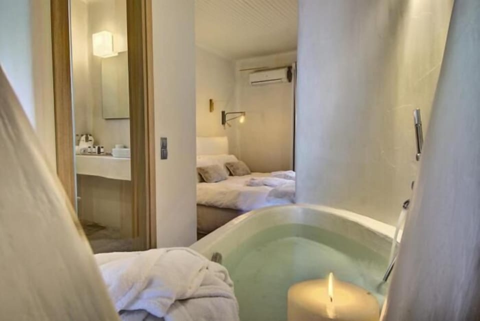 Egyptian cotton sheets, premium bedding, in-room safe