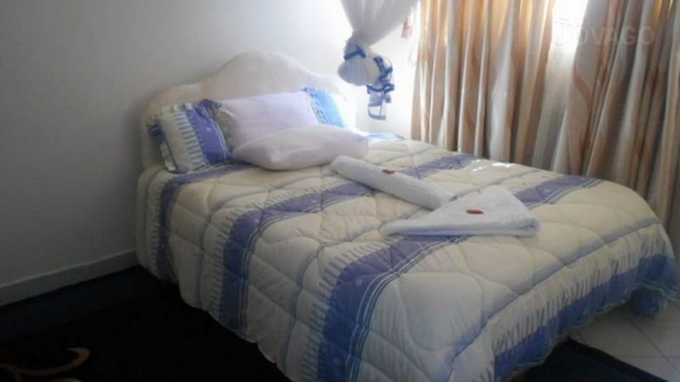 Deluxe Room | Iron/ironing board, free WiFi, bed sheets