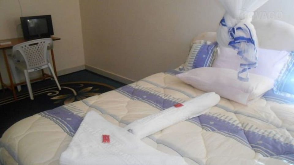 Deluxe Room | Iron/ironing board, free WiFi, bed sheets