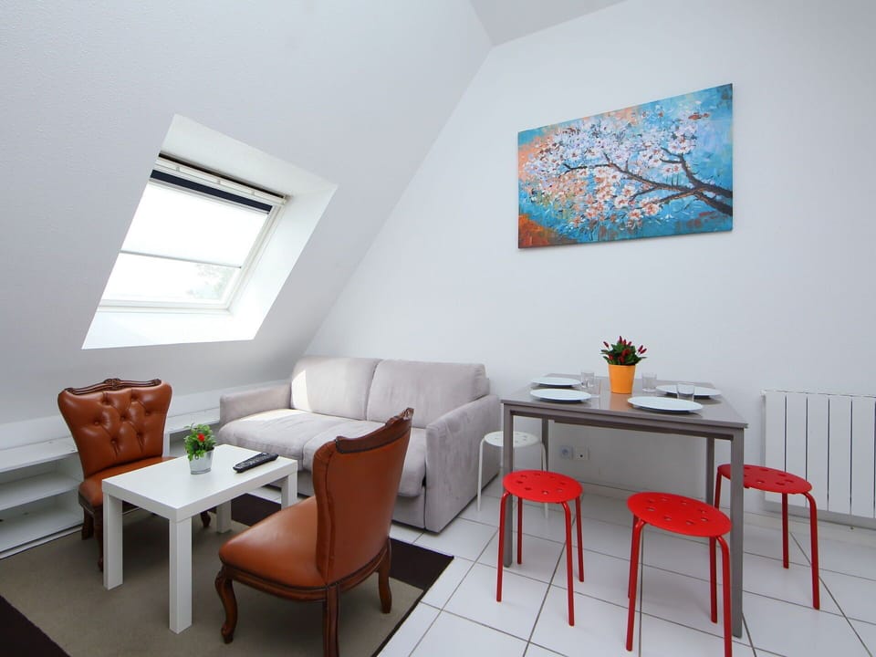 Room, Interior Design, Furniture, Property, Table, Wall, Dining Room, House, Turquoise, Building
