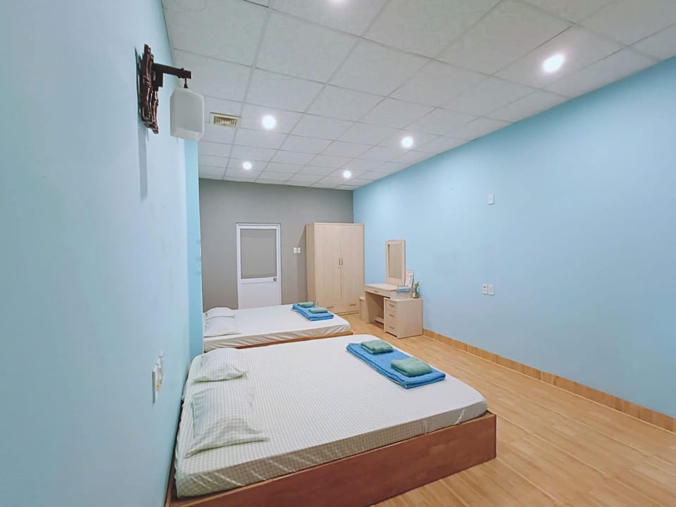 Family Room | Hypo-allergenic bedding, soundproofing, free WiFi