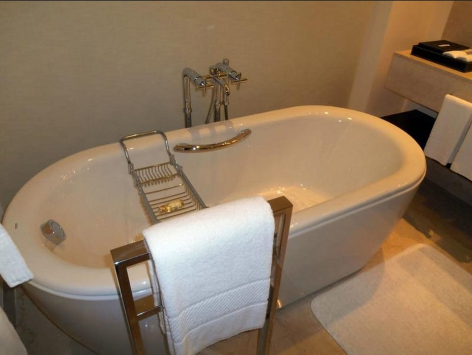 Separate tub and shower, deep soaking tub, hydromassage showerhead