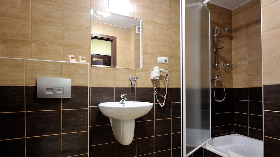 Shower, free toiletries, hair dryer, towels