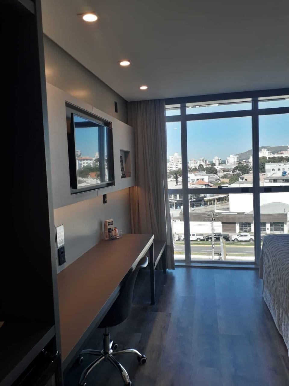 Deluxe Room, 1 Double Bed | Minibar, in-room safe, blackout drapes, free WiFi