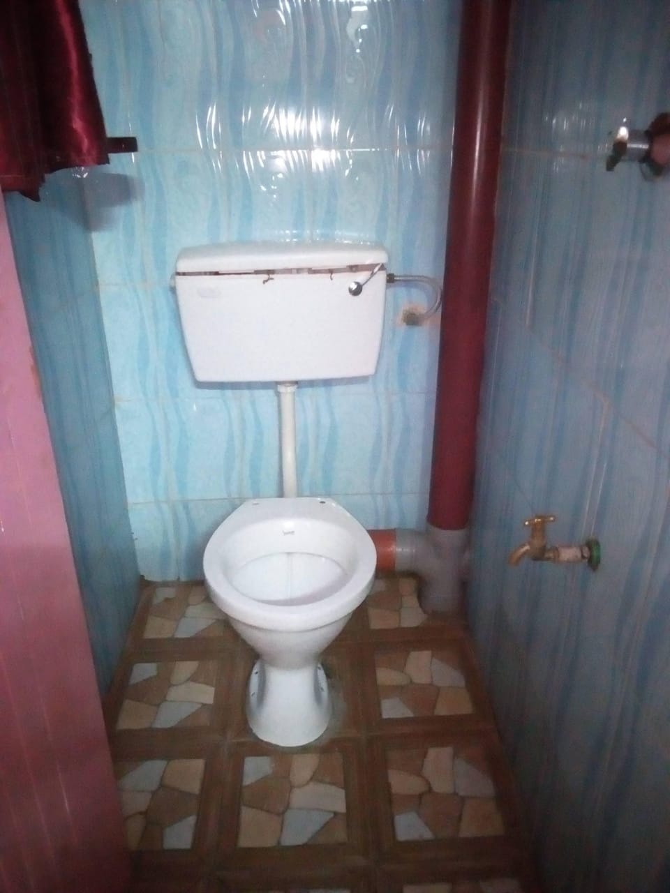 Single Room | Bathroom | Shower, free toiletries, slippers, towels
