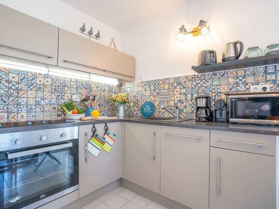 Water, Sky, Cloud, Beach, Coastal And Oceanic Landforms, Wind Wave, Horizon, Landscape, Tree