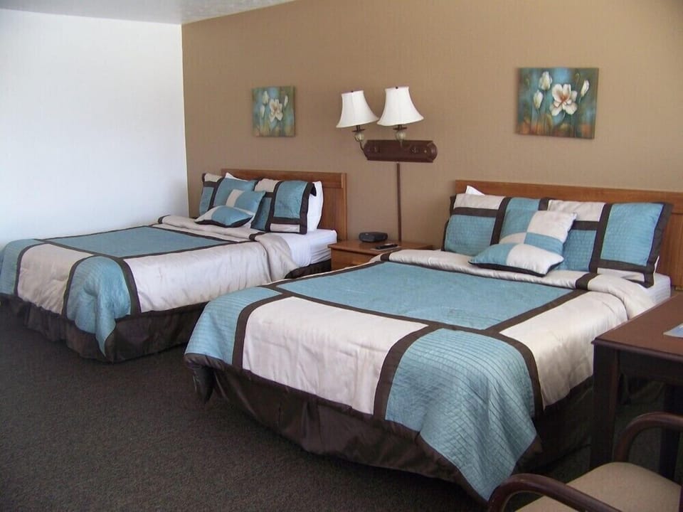 Double Room | Individually furnished, desk, blackout drapes, iron/ironing board