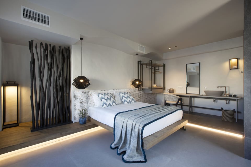Senior Room | Premium bedding, memory foam beds, minibar, in-room safe