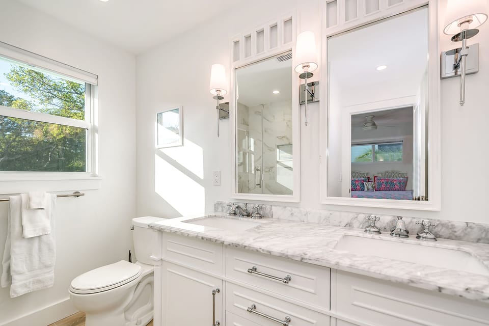 Master 1 bathroom