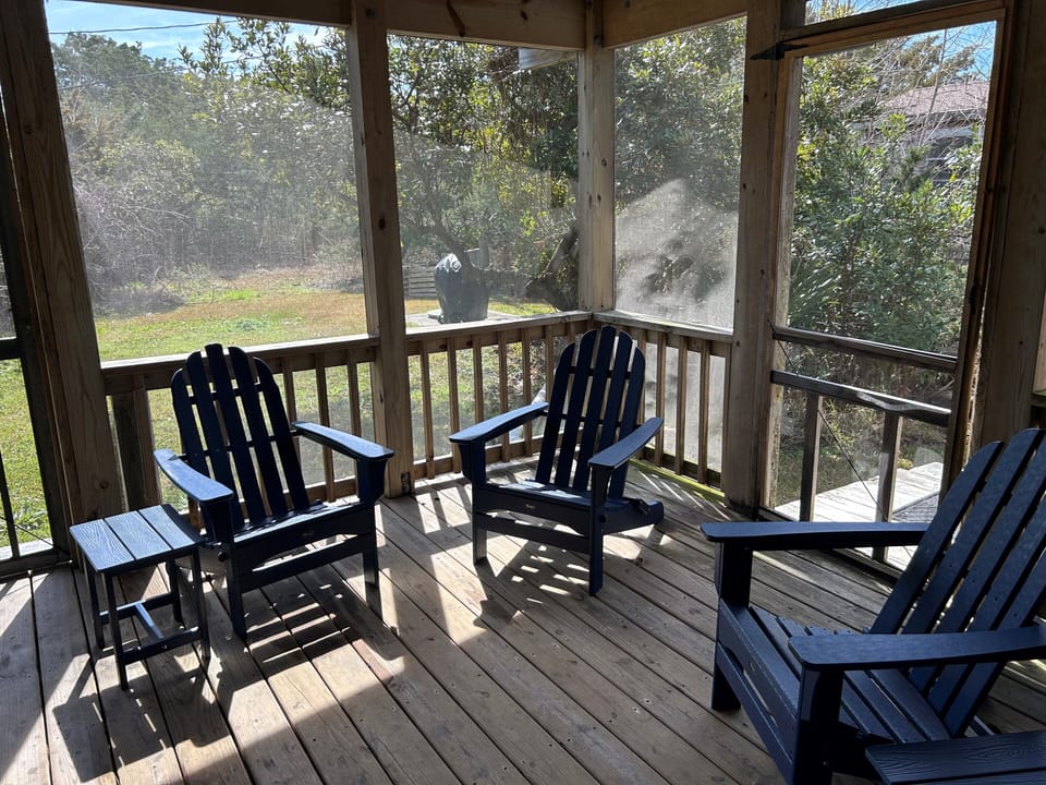 Back Screened in Porch  alt view
