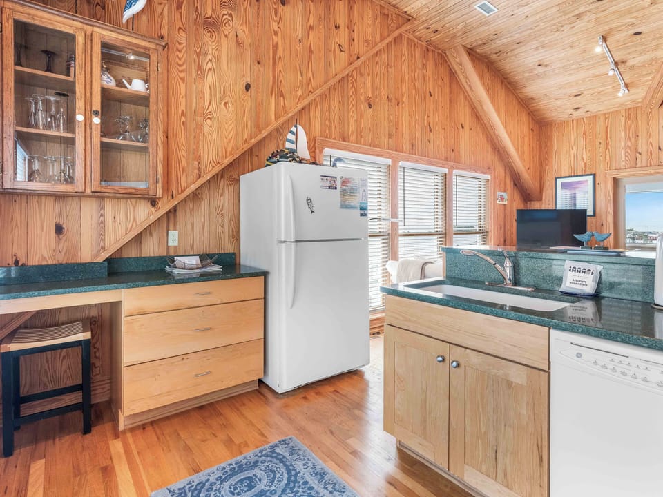 Kitchen (alternate view)
