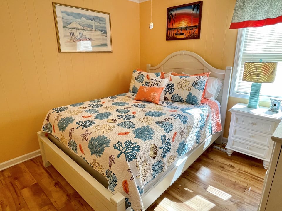 Queen Bed, First Floor