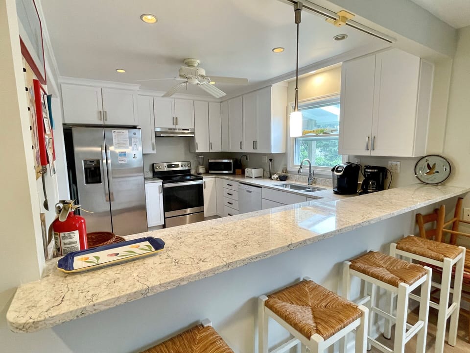 Kitchen with Breakfast Bar