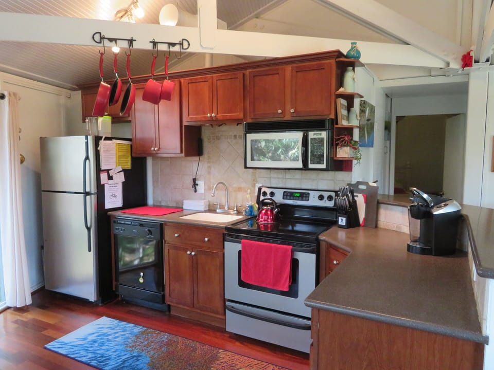 Updated Kitchen !  Keurig !  Counter space !