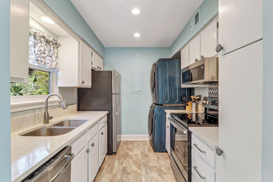 2390 Lighthouse Tennis | Kitchen - 2390 Lighthouse Tennis | Kitchen