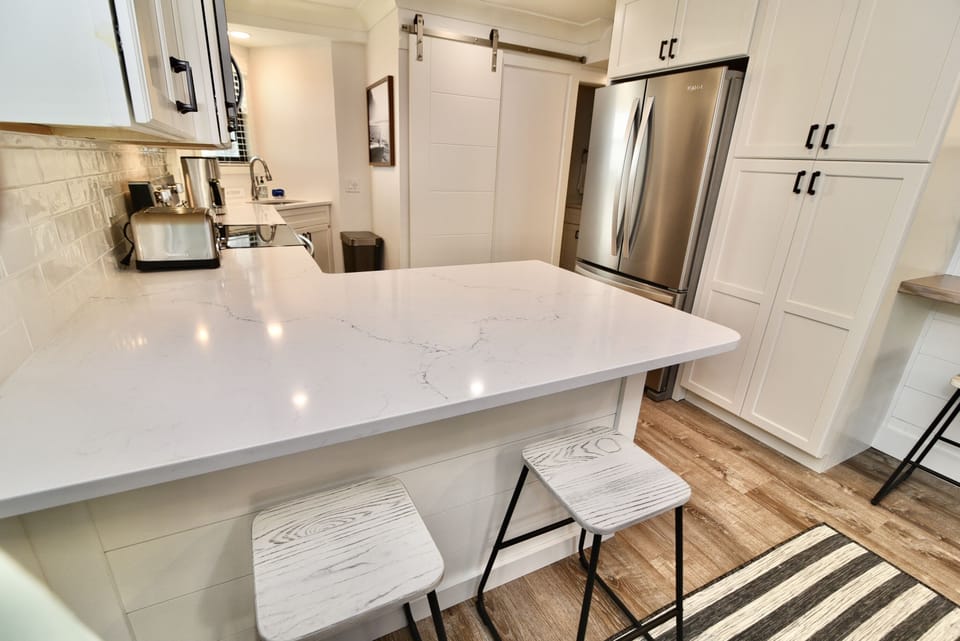 Spacious Quartz Countertops
