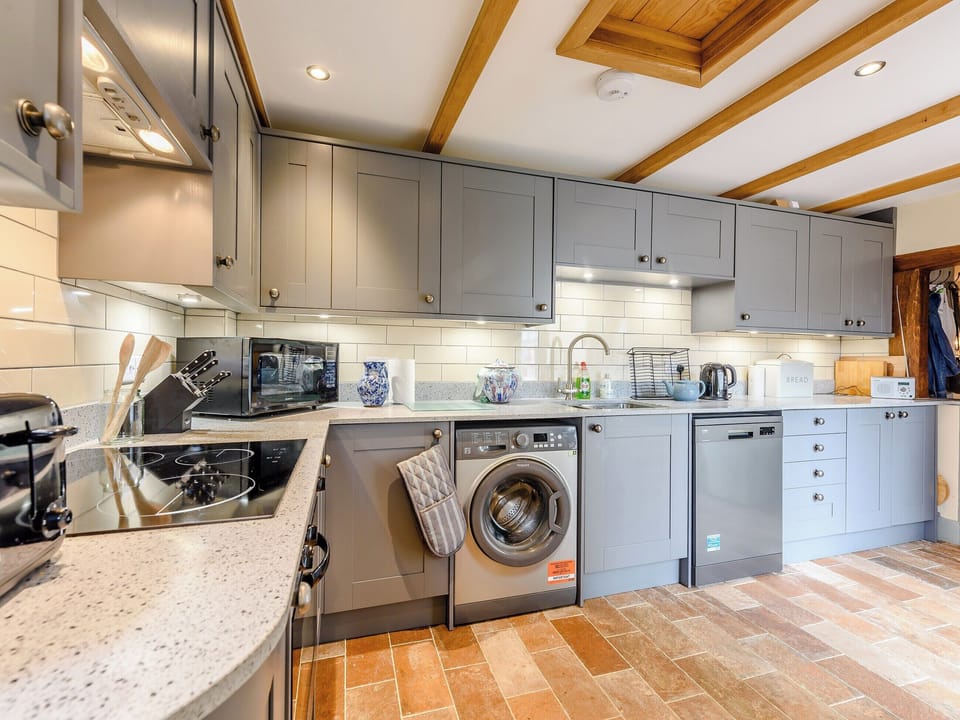 Kitchen | Sunny House by the Sea, Dymchurch