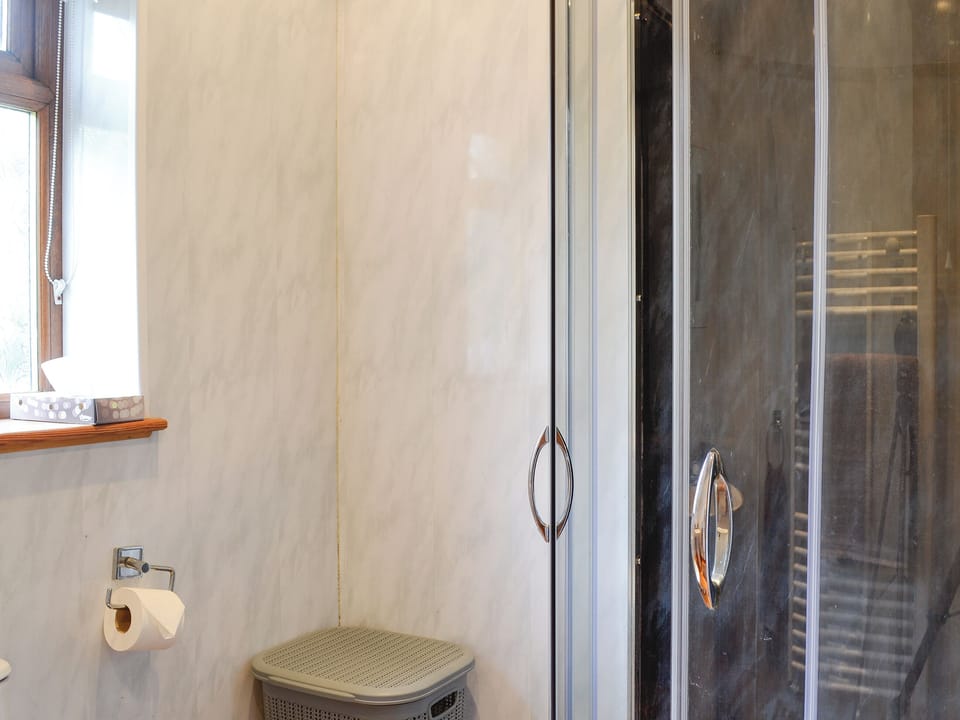 Shower room | Beudy Bach, Cilgwyn, near Caernarfon