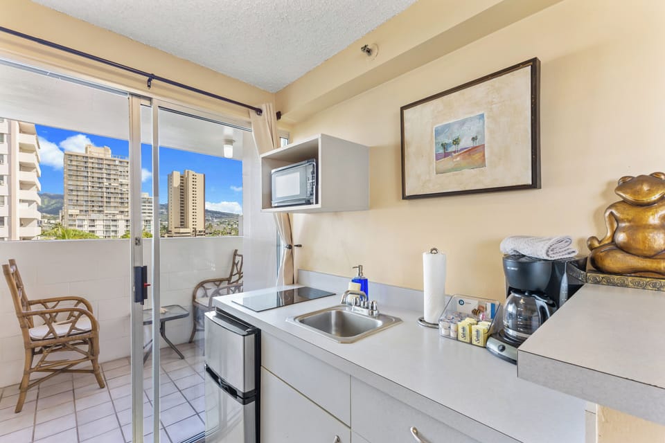 Mountain view from 2nd balcony through kitchen area!
