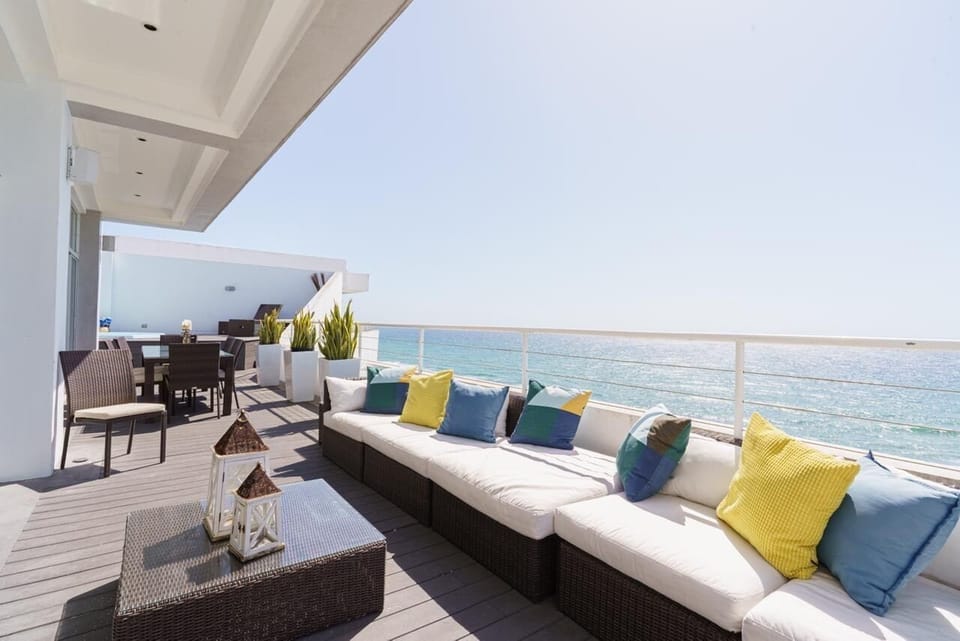 Outdoor lounge 