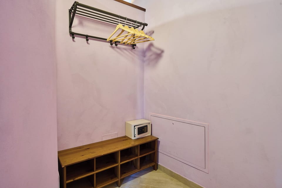 Suite, Jetted Tub | Minibar, in-room safe, laptop workspace, soundproofing