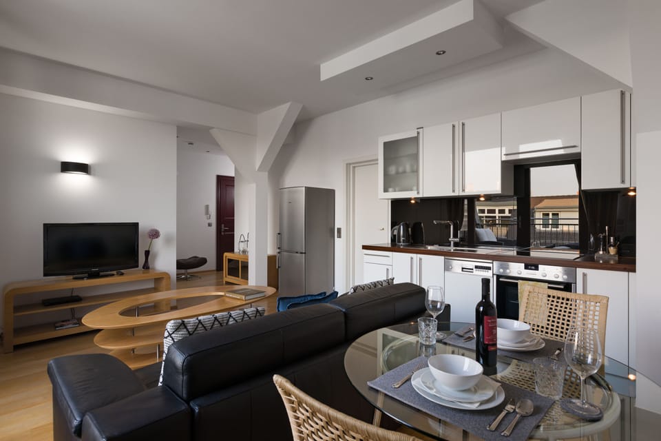 Keyless Easy Entry 24/7 - Deluxe 1 Bedroom Apartment | In-room dining
