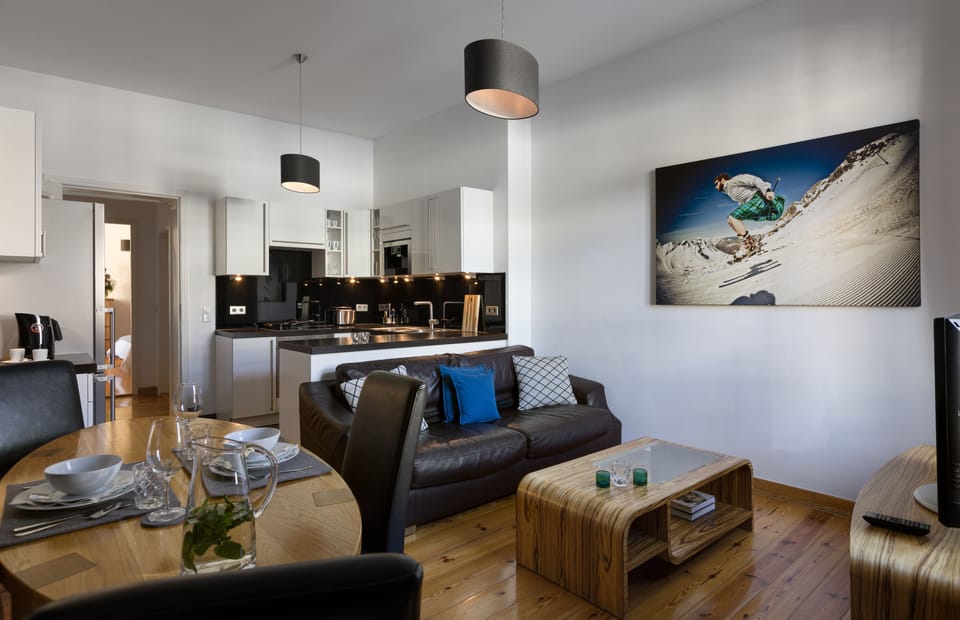 Keyless Easy Entry 24/7 - Superior 3 Bedroom Apartment | In-room dining