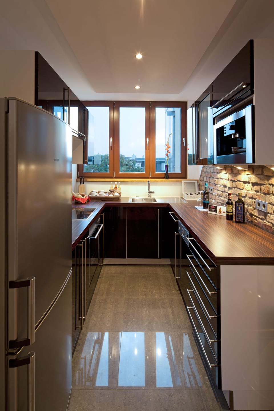 Keyless Easy Entry 24/7 - Deluxe 2 Bedroom Apartment | Private kitchen | Full-size fridge, oven, stovetop, dishwasher