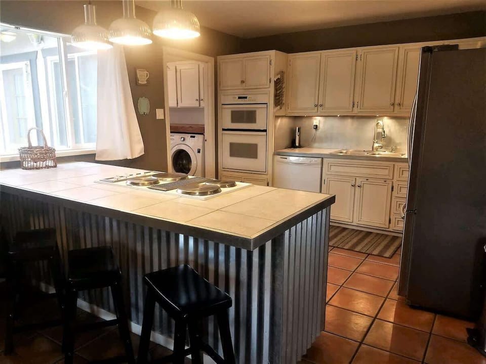 Friendly Nabors - Cozy Cabins LLC