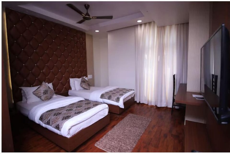 Premium Studio Suite, 1 King Bed | Blackout drapes, soundproofing, iron/ironing board, free WiFi