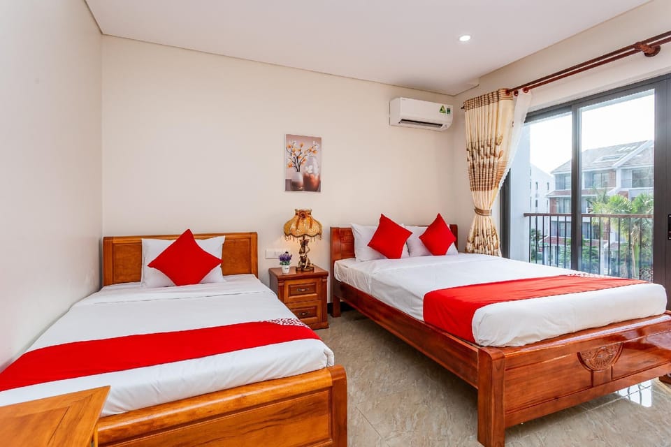 Family Triple Room | Individually decorated, individually furnished, desk, laptop workspace