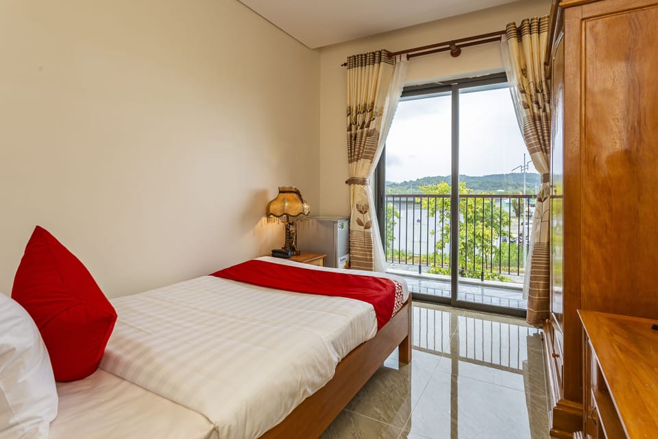 Basic Single Room | Individually decorated, individually furnished, desk, laptop workspace