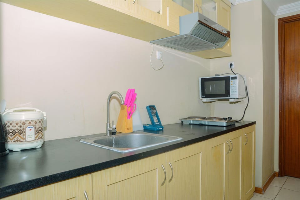 Room | Private kitchen | Fridge, stovetop, electric kettle, cookware/dishes/utensils
