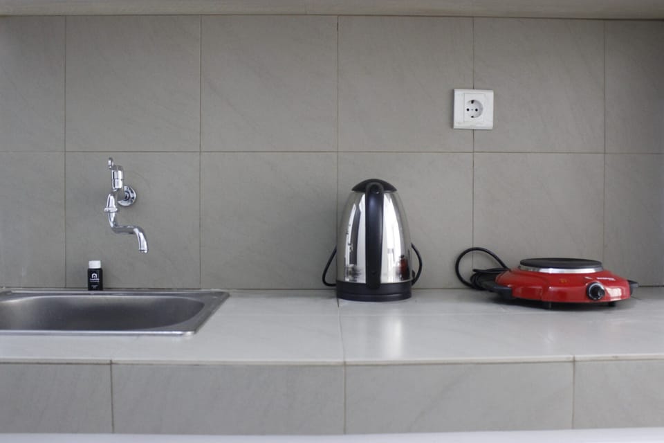 Room | Private kitchenette | Fridge, stovetop, cookware/dishes/utensils